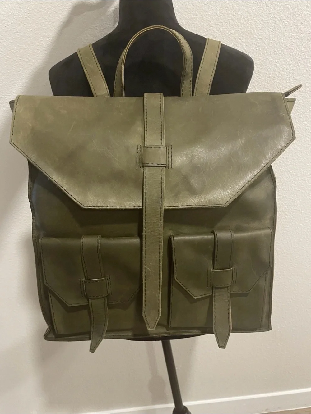 Raven+Lily Stylish Olive Green Men's leather Backpack with Front Pockets